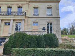 Menuiserie du Château - Remplacement des vitrages d'une cinquantaine de fenêtres et portes-fenêtres. Château privé. Ile de France