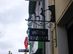 Atile Akcali - Enseigne Tapissier (création personnelle)